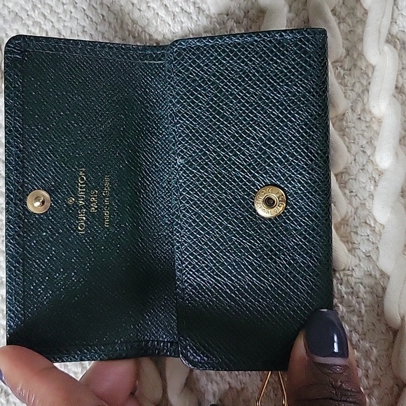 Louis Vuitton Green Taiga Leather 4 Key Holder - Picture 5 of 8